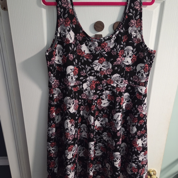 Torrid Floral Skull Scuba Skater Dress- Size 2x (I think- READ DESCRIPTION) - Picture 5 of 9